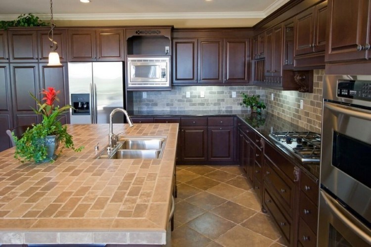 Terracotta for a natural impression in the kitchen