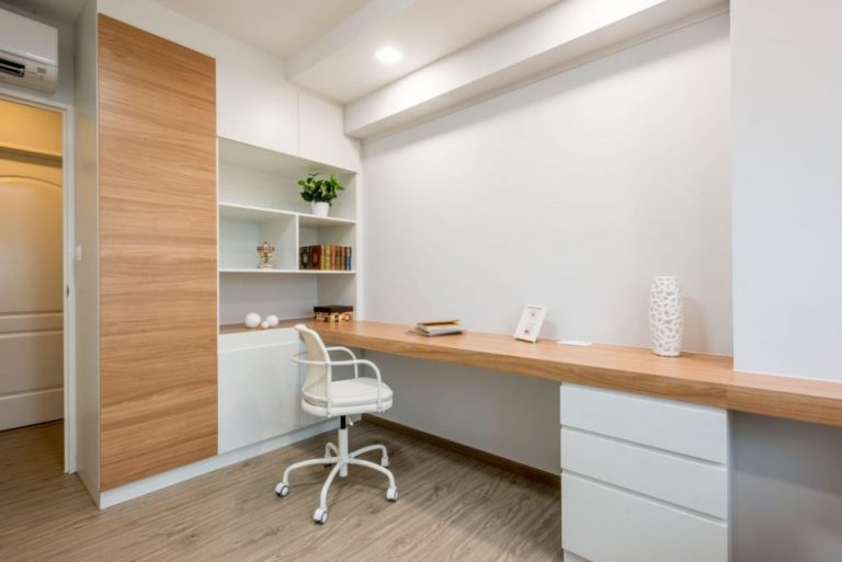 Minimalist Work Space with a touch of natural accent
